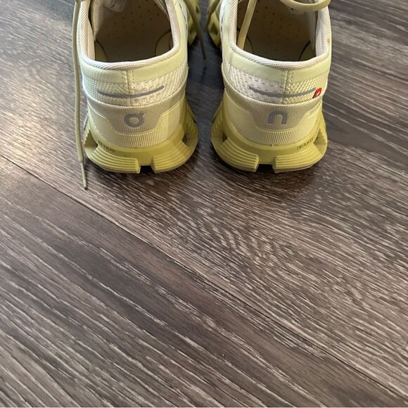 On Running Cloud X - Picture 7 of 9